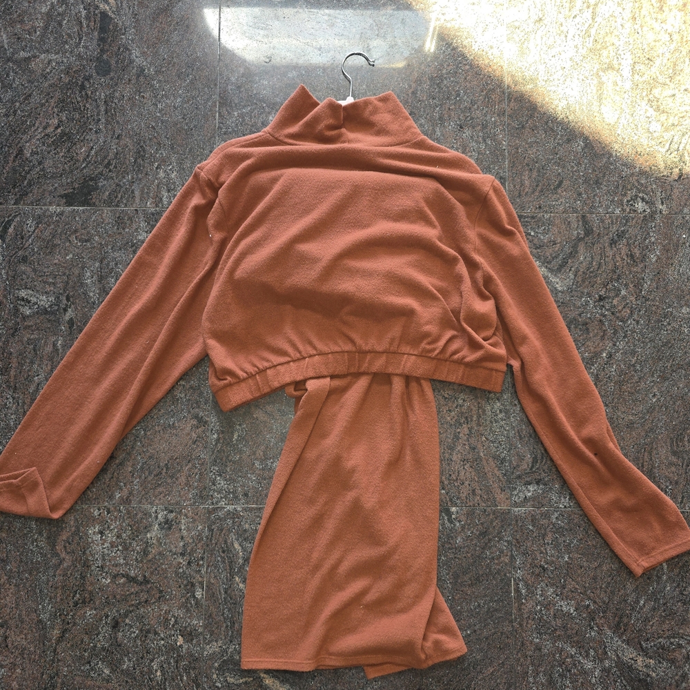 Cropped Rust Orange Two-Piece Set - Picture 2 of 3